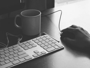 Blogger using mouse next to mac keywords black and white